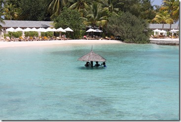 Centara Ras Fushi - lagoon table high tide