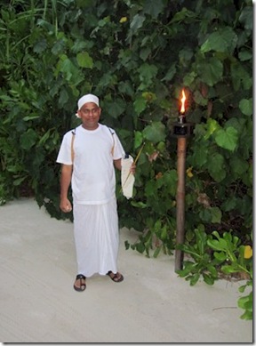 Four Seasons Landaa Giraavaru pathway incense