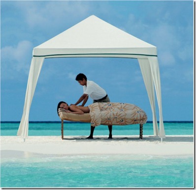 Four Seasons Landaa Giraavaru sand bar massage