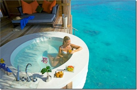 Island Hideaway Tub 1