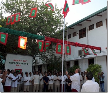 Maldives independence - Coco Bodu Hithi flag raising