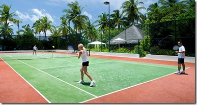 One and Only Reethi Rah tennis game