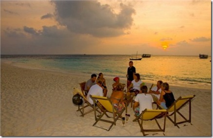 Reethi Beach people on beach