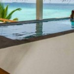 Four-Seasons-Landaa-Giraavaru-double-pool-1.jpg