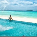 Four-Seasons-Landaa-Giravaru-double-pool-2_thumb.jpg