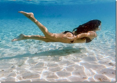 Huvafenfushi - Rosie Thomas underwater Huvafenfushi - Rosie Thomas underwater