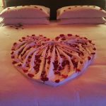 Huvafenfushi-bed-heart.jpg