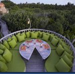 Soneva-Fushi-restaurant-table-2_thumb.jpg