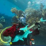 Underwater-activity-guitar-playing_thumb.jpg