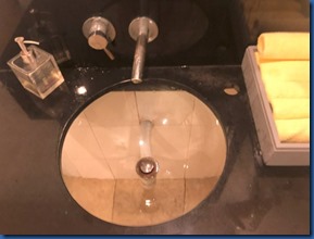 Dhawa  Ihuru - glass bottom sink