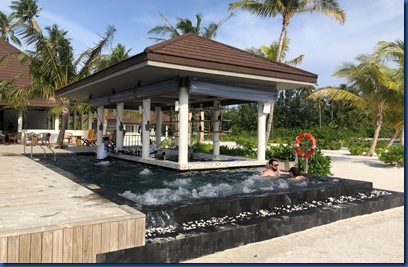 Olhuveli - jacuzzi bar